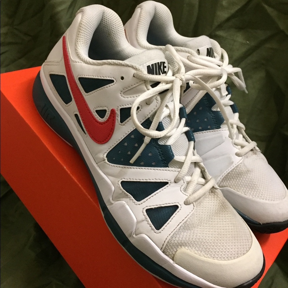 White Nike Men’s 9.5 - Picture 3 of 4